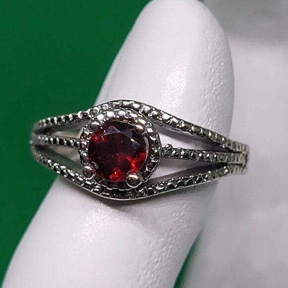 Elite New .925 Sterling Silver 0.49ctw Genuine Red Garnet & Genuine Diamond Ring - Picture 3 of 5